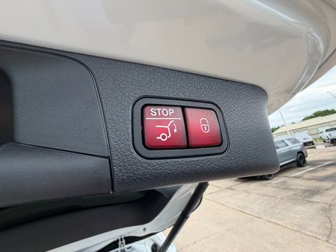 Used 2023 Mercedes-Benz GLB 250 4MATIC image 25