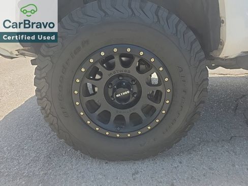 Used 2019 Toyota Tacoma TRD Sport w/ Technology Package AWD/4WD image 2