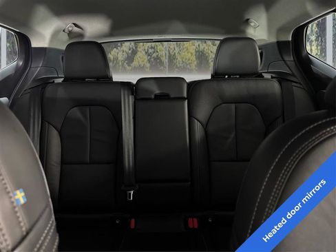 Used 2022 Volvo XC40 T5 Momentum image 15