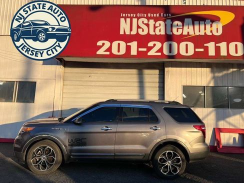 Used 2014 Ford Explorer XLT w/ Equipment Group 202A AWD/4WD image 2