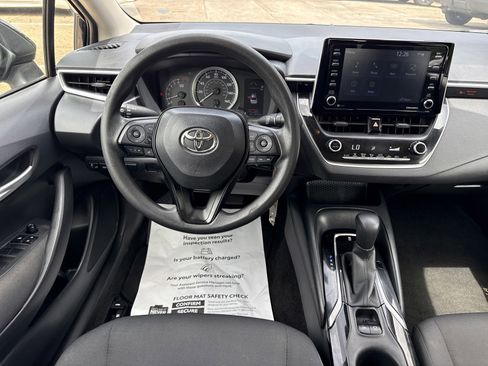 Used 2021 Toyota Corolla LE FWD image 14