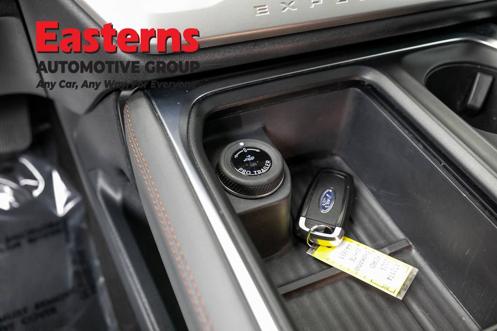 Used 2025 Ford Expedition Active AWD/4WD image 13