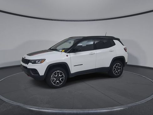Certified 2026 Jeep Compass Trailhawk AWD/4WD image 11