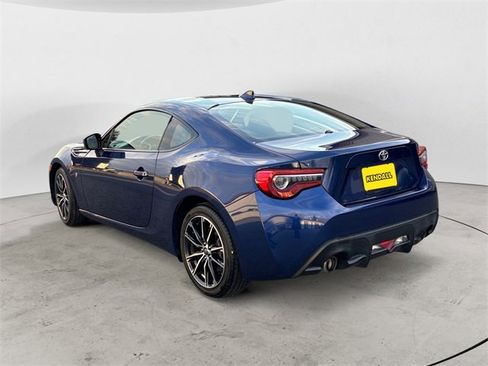 Used 2018 Toyota 86 image 3