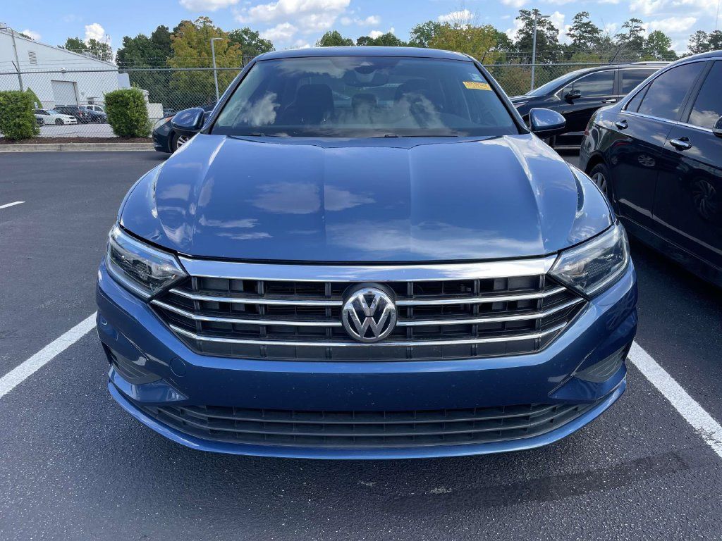 Used 2021 Volkswagen Jetta SEL FWD image 2