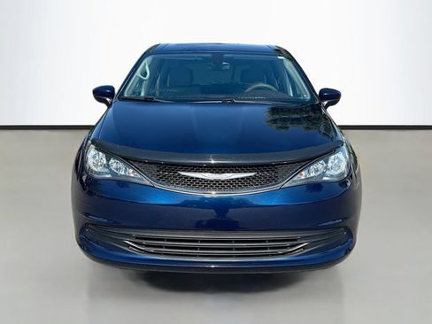 Used 2017 Chrysler Pacifica Touring FWD image 2