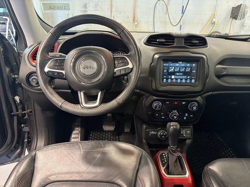 Used 2020 Jeep Renegade Trailhawk w/ Premium Leather Group AWD/4WD image 6