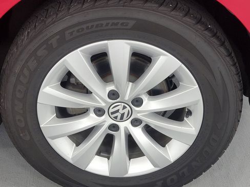 Used 2013 Volkswagen Beetle 2.5 image 12