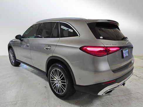 Used 2024 Mercedes-Benz GLC 300 4MATIC image 5