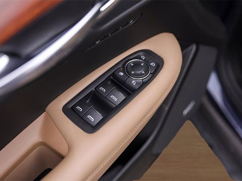 Used 2019 Cadillac XT5 Platinum image 23