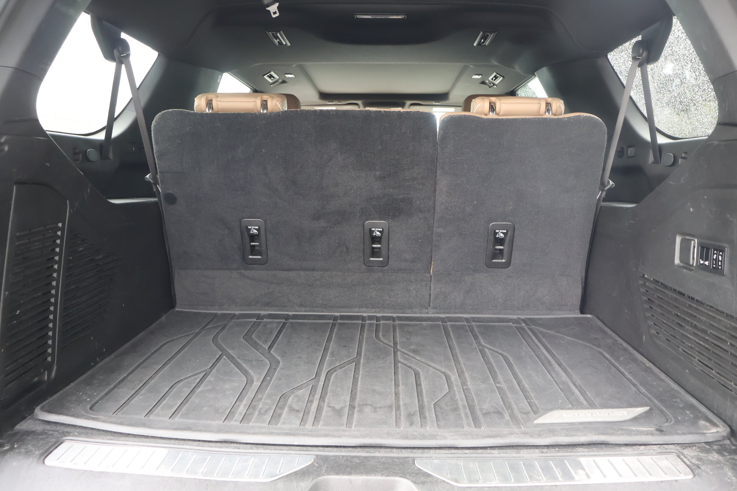 Used 2021 Chevrolet Suburban Premier w/ Premium Package RWD image 23
