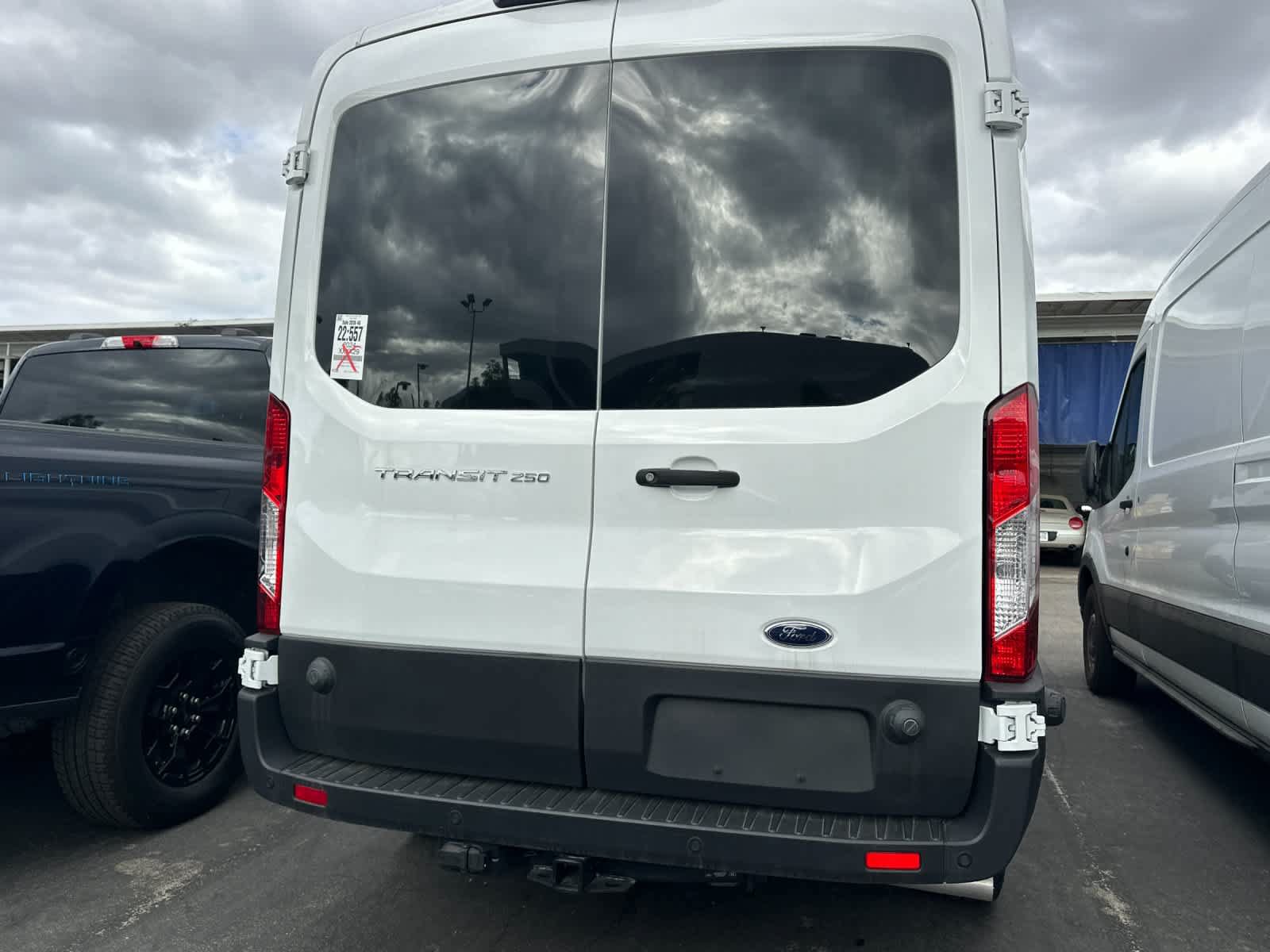 Used 2024 Ford Transit 250 148 Medium Roof RWD image 5