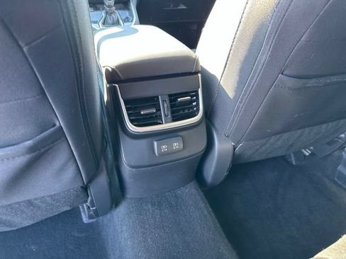 Used 2022 Subaru Outback Premium AWD/4WD image 19