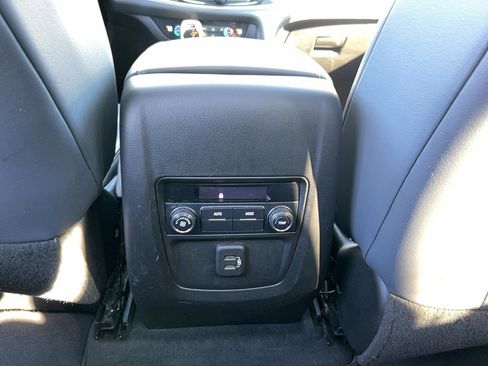 Used 2020 Buick Enclave Essence image 27