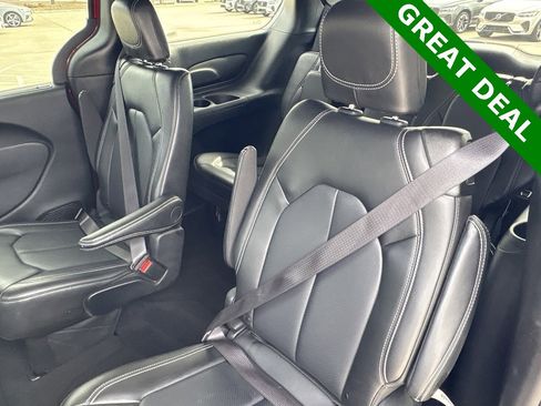 Used 2025 Chrysler Pacifica Select image 35