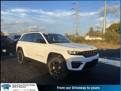 New 2025 Jeep Grand Cherokee Limited w/ Black Appearance Package