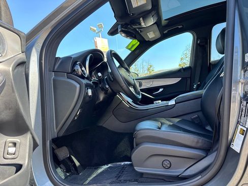Used 2019 Mercedes-Benz GLC 300 image 10