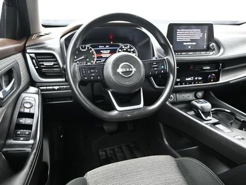 Used 2022 Nissan Rogue SV FWD image 16