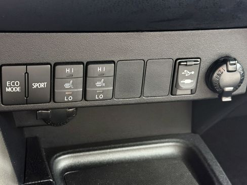 Used 2016 Toyota RAV4 Limited FWD image 16