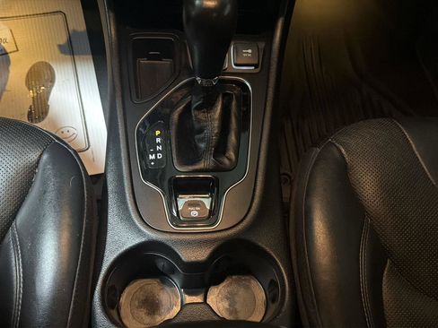 Used 2019 Jeep Cherokee Limited image 25