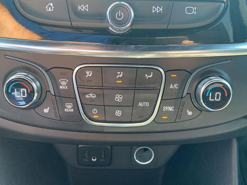 Used 2023 Chevrolet Traverse LT AWD/4WD image 14
