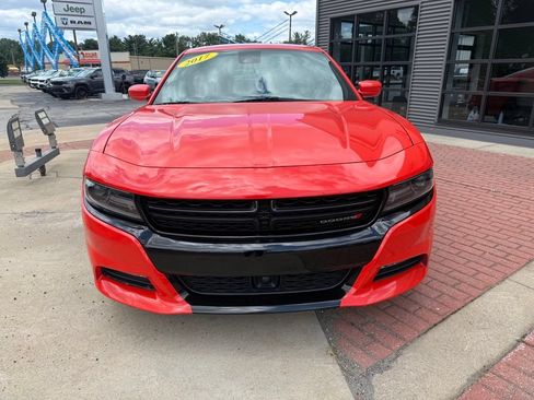 Used 2017 Dodge Charger R/T w/ Premium Group RWD image 3