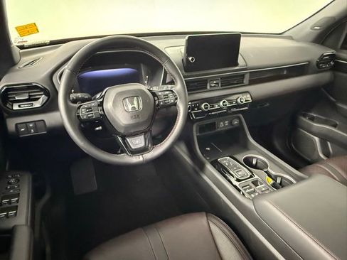 Used 2025 Honda Pilot Black Edition image 41