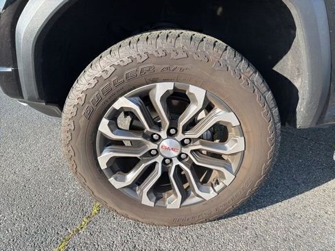 Used 2024 GMC Canyon Denali image 10