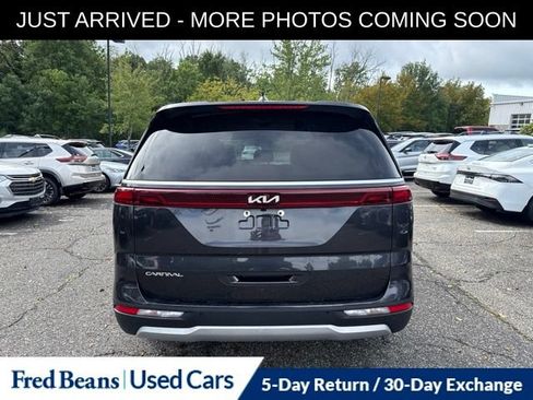 Used 2023 Kia Carnival EX FWD image 11