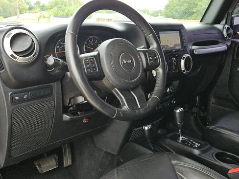 Used 2017 Jeep Wrangler Unlimited Rubicon w/ Connectivity Group image 24