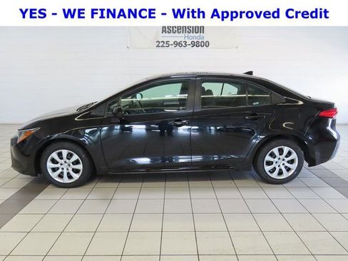 Used 2024 Toyota Corolla LE image 3