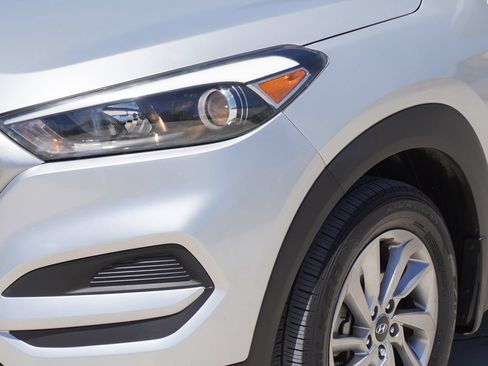 Used 2017 Hyundai Tucson SE FWD image 2