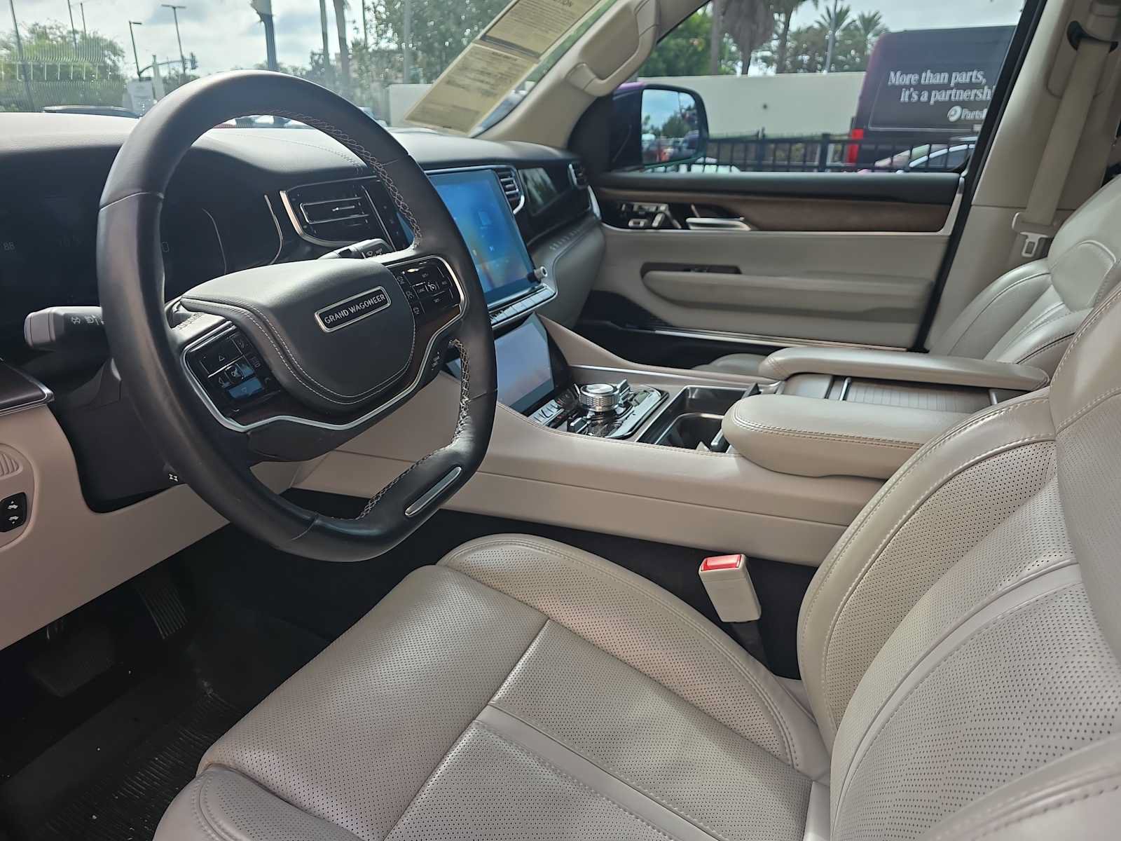 Used 2023 Jeep Grand Wagoneer Series II AWD/4WD image 19