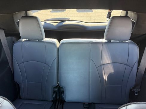 Used 2024 Buick Enclave Premium AWD/4WD image 27