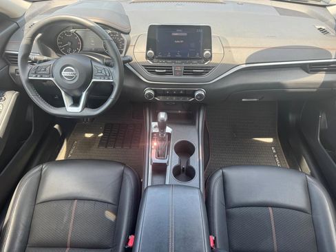 Used 2022 Nissan Altima 2.5 SR FWD image 12