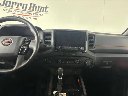 Used 2022 Nissan Frontier PRO-4X AWD/4WD image 26