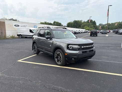 Used 2025 Ford Bronco Sport Outer Banks w/ Outer Banks Tech Package+ AWD/4WD image 3