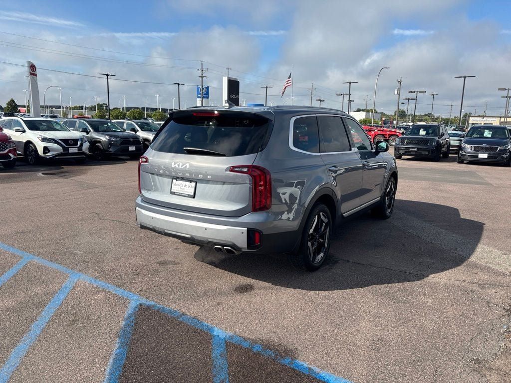 Used 2024 Kia Telluride S FWD image 5