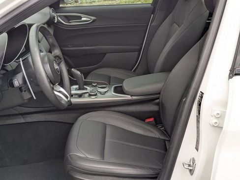 Used 2025 Alfa Romeo Giulia AWD image 14