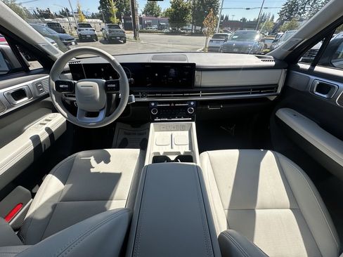 Used 2025 Hyundai Santa Fe Limited image 15