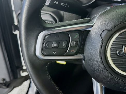 Used 2019 Jeep Wrangler Unlimited Sahara image 25