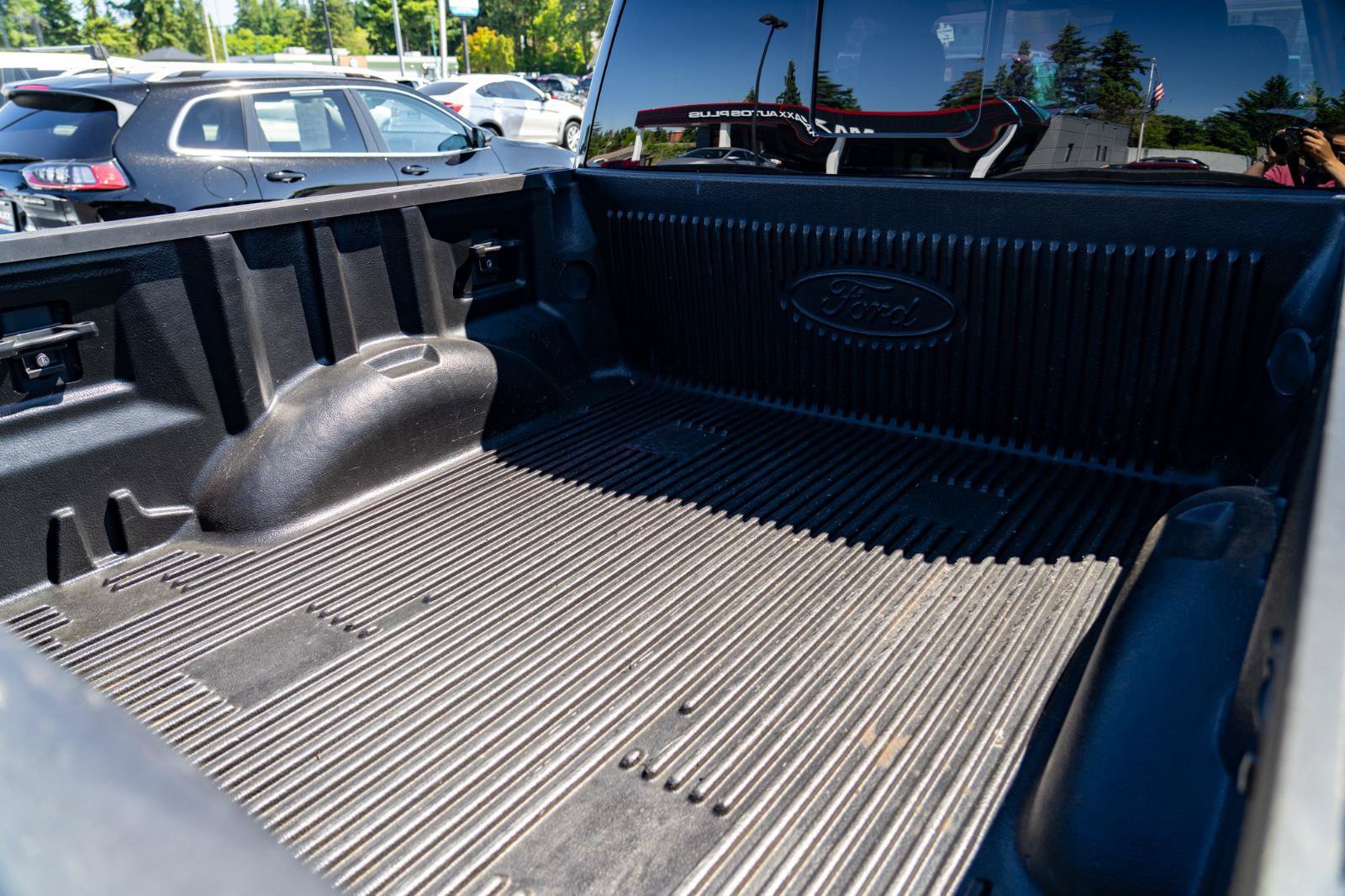 Used 2017 Ford F150 XLT w/ Equipment Group 302A Luxury AWD/4WD image 26