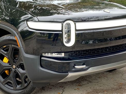 Used 2023 Rivian R1S Adventure image 18