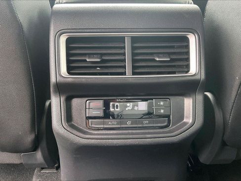 Used 2025 Volkswagen Atlas SE AWD/4WD image 35