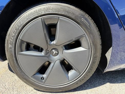 Used 2022 Tesla Model 3 Long Range AWD/4WD image 8