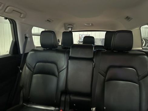 Used 2023 Nissan Pathfinder SL w/ Black Appearance Package AWD/4WD image 20
