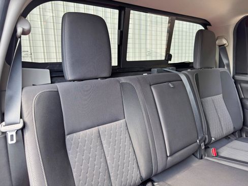 Used 2021 Nissan Titan SV w/ SV Convenience Package RWD image 32