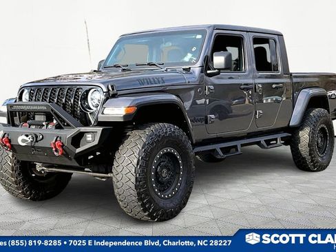 Used 2022 Jeep Gladiator Sport image 3