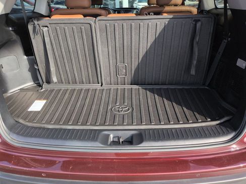 Used 2018 Toyota Highlander Limited image 23