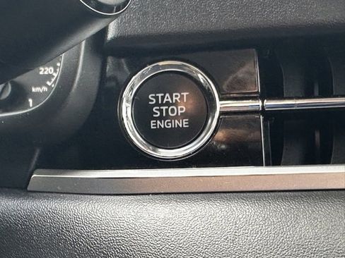 Used 2022 Mitsubishi Outlander SE image 37